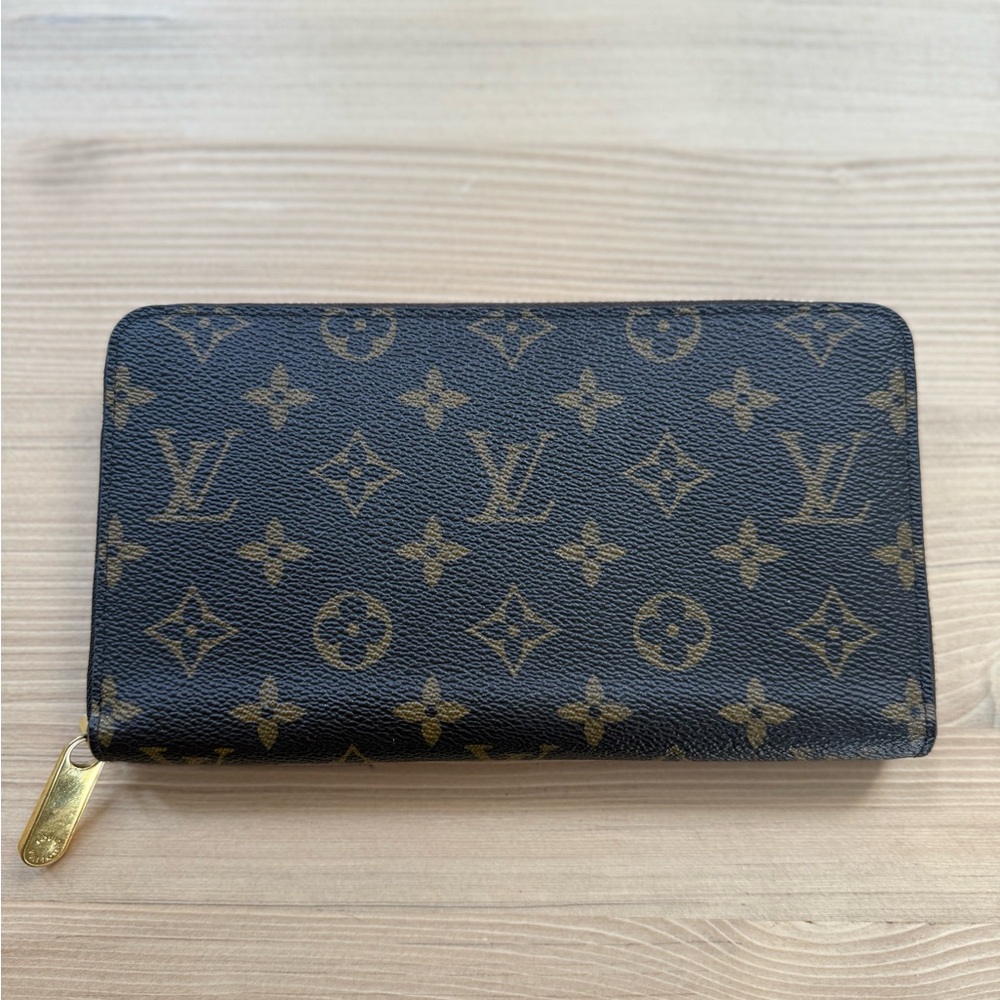 Louis Vuitton Zippy XL Organizer Monogram Wallet M62581 - Like New